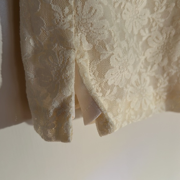 NWOT. Talbots petite stretch cream colored lace top.  Lightweight and pretty. - Picture 8 of 8